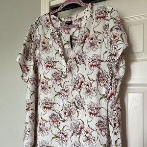 NWT beautiful floral blouse by Torrid 3X
